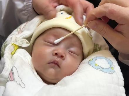 分享一个疏通鼻泪管堵塞的大白手法
小年糕有一段时间鼻泪管堵塞了
经常有黄色的分泌物
好多好多的那种
下眼睑经常肿起来
带去🏥看了大白
大白教我们的按摩手法
我现在分享出来 看看能不能帮助到大家
#鼻泪管堵塞 #鼻泪管堵塞按摩手法 #鼻泪管阻塞