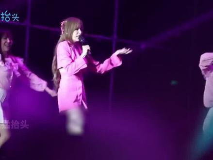 当歌手突遇耳返故障,台下观众大喊退票!王心凌“盲唱”实力救场!
