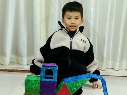 挖掘机派的小朋友看过来,好看又好搭的挖掘机学起来吧,你家的小朋友是哪个派呢?#磁力片 #挖机派 #益智玩具 #抖音创作人计划