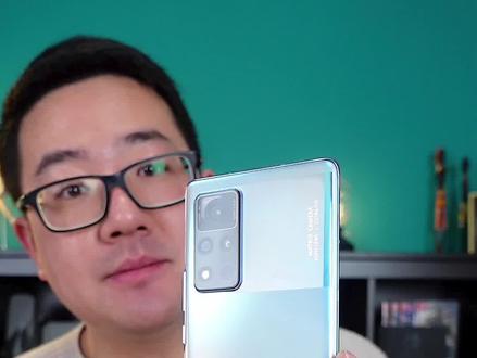 荣耀今年首款新机#荣耀V40 开箱!这次的屏幕确实很惊艳