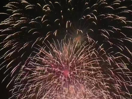 2026厦门大年初一海峡两岸烟花秀超长版太震撼了 海边吹了六个小时的风,当烟花响起的那一刻瞬间都值得了,比去年香港的烟花美太多了!
#厦门烟花秀 #厦门海峡两岸烟花秀 #厦门 #烟花秀