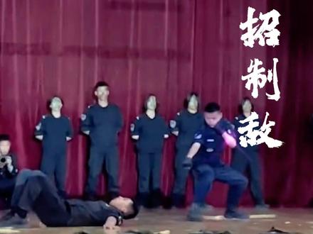 一招制敌讲究快准狠,你们觉得呢!#功夫#剪刀腿#高手在民间#专业动作请勿模仿 #功夫