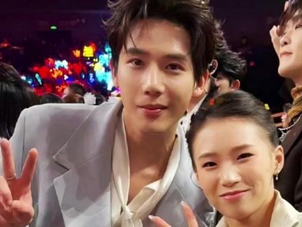 10米台不眨眼,见到王安宇却怂了?陈芋汐私下这一幕,装不出来 #陈芋汐 #王安宇 #陈芋汐跨年现场追星王安宇