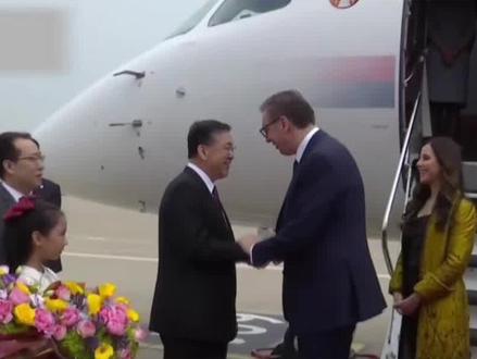 人在东方大国突然撂挑子,30多份“托孤协议”,武契奇把宝押给中国