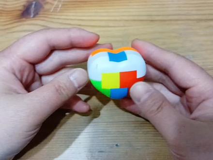 #儿童鲁班锁教程 #鲁班锁的解法 #儿童益智玩具 儿童塑料鲁班锁,心形鲁班锁,拆解组装详细教程