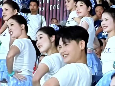 阳江粤超拉拉队“浪哥” 有幸被广东电视台采访,作为本次粤超阳江拉拉队成员,很荣幸参加这一次的拉拉队表演,期待30号再见!#我的粤主场#粤超 #粤超阳江啦啦队 #阳江啦啦队 #粤超足球联赛