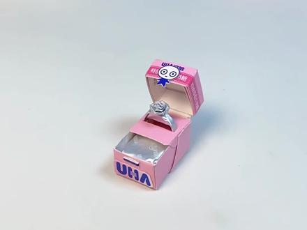 ✨悠哈盒子改造戒指盒✨好闺闺帮我做 有教程哦 最近悠哈太火了!今天来改造戒指盒!💍我的好闺闺,我给你糖,你给我做这个好不好😘创意来自:@半勺奶酪 老师(🍠)#diy手工小礼物教程 #创作者中心 #创作灵感 #悠哈 #变废为宝手工