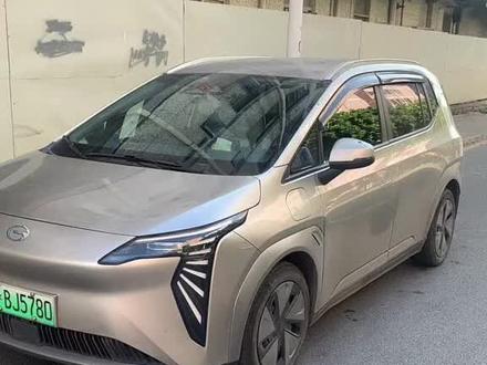 埃安y 怎么不飘
这车飘原因,底盘比较简单,车壳风阻大,重心高。减震支撑不足是,最主要原因还是方向盘逻辑问题,车速快慢一个阻力,路面有点不平方向盘马上跑偏#网约车 #埃安y #新能源汽车