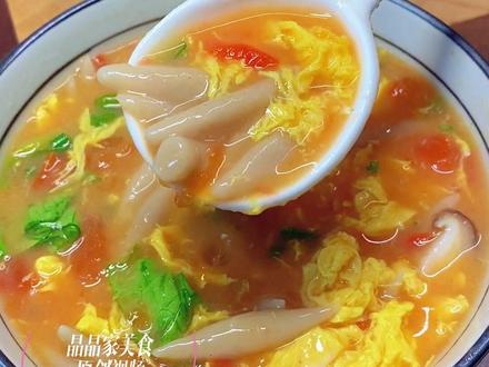 天气转凉,早餐给孩子做一碗热乎乎的西红柿面鱼,,孩子每次都要吃两碗。 #早餐面 #莜面鱼鱼 #面鱼 #西贝莜面村 #西贝