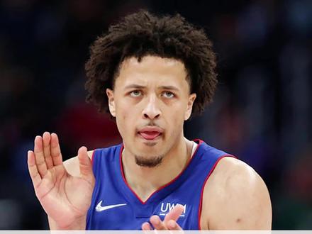 状元秀被打的面无表情,在NBA想赢一场球有多难 #凯德坎宁安 #活塞27连败创nba单赛季纪录 #蒙特沃德高中