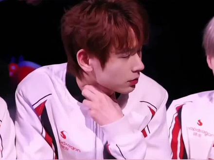 电竞选手无畏竟与蔡徐坤新歌《Colder》梦幻联动,这究竟是怎样的奇妙组合?#蔡徐坤 #蔡徐坤MV纪录片 #蔡徐坤新歌 #明星资讯 #讨论