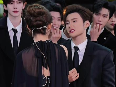 @瑶瑶小撑腰☀️ @AI瑶瑶☀️ @龙浩天🐲 (4.10中午12点生日庆) @龙浩天妹妹🐰 @001-猪猪🐷 ૮₍ •͈⚇•͈ა 哪来的瓜吃🤭