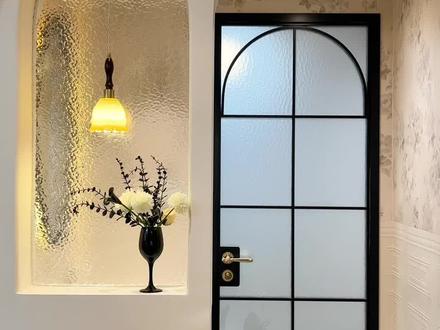 没有设计师,全靠自己一点点拼凑的家,总算迎来了软装阶段!
这个玻璃隔断的半墙卫生间是我最喜欢的地方,特别符合我的少女心
❤️小花砖,复古浴室柜还有黑色复古浴室门,人性化设计的智能马桶·····每一样都是经过自己精选挑选的
#装修 #法式装修 #自装 #半墙卫生间 #卫生间装修