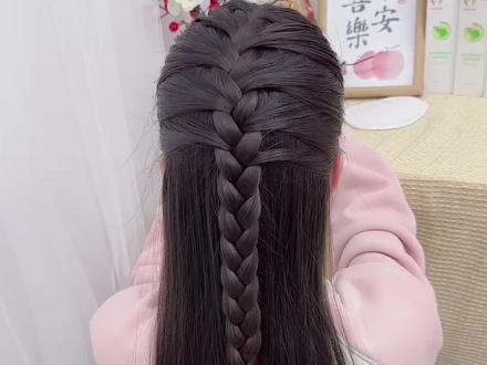 刘海太长就这样编,三加二半扎发,清爽又好看#儿童编发 #编发教程 #美美过大年 #新年发型