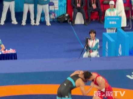 #十五运会重庆代表团首金来了 !11月13日,重庆选手李一鸣在摔跤男子古典式97公斤级决赛中夺冠!赛后直言:非常相信自己,放开去干。(重庆广电-第1眼TV 记者 伏毅 汤海林)