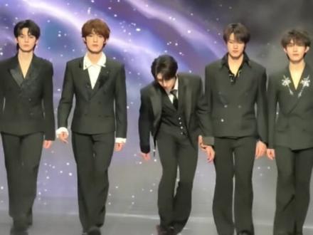 们TOP就这样丢了一面又一面!#top登陆少年团#搞笑 #朱志鑫 #苏新皓