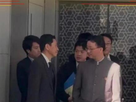 日本外务省官员离开中国外交部