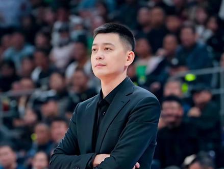 CBA辽宁男篮前任主教练杨鸣指导,下赛季将何去何从,目前有两支球队可能性最大!#CBA #杨鸣 #辽宁男篮 #北控男篮 #新疆男篮