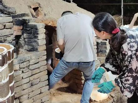 真实的开窑现场,时时刻刻充满不确定性和惊喜。#非物质文化遗产 #建窑建盏 #原创
