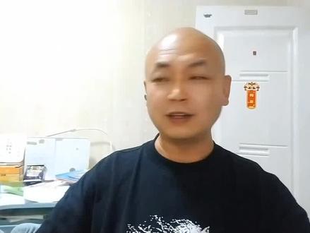 金螳螂事件总结:不是单纯的坏,是坏的懂规则,典型的“流氓有文化”。表面上做得滴水不漏,实际上把能炒作的空间全占了!
👉 利用规则钻空子,精准收割情绪
市场炒概念炒得最欢的时候,公司就装聋作哑,既不承认也不否认,任由股价往上涨。等吵到快撞监管枪口前一秒,才出来甩锅式澄清,自己摘得干干净净,好处全捞走,责任一点没有!
👉 对散户也太不公平了
早几天澄清,大家还能少亏点;偏偏卡点澄清,散户们高位接盘,那些提前离场吃肉的早就跑没影了!
#股票 #股民 @DOU+小助手 @又见大泽