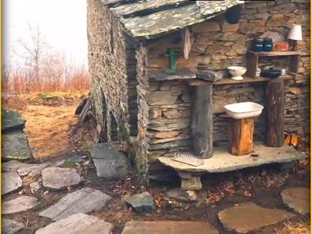 马丁把石头屋屋顶改造好 接下来准备装修内部#野外露营 #野外建造 #解压 #助眠