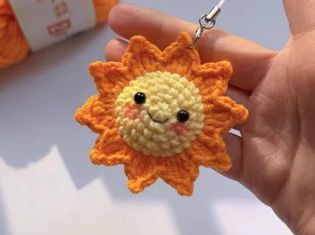 五分钟教会你勾小太阳挂件 又简单又可爱 线材 雪妃尔萌娃娃2号 18浅黄 26橘色
#钩针编织 #手工diy #毛线钩织 #手工编织零基础教学 #钩针教程 @雪妃尔毛线