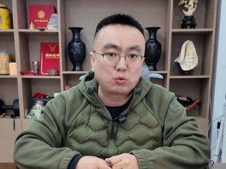 #衡水教育 #衡水 当我们看到现在的成绩再回想前几年发生了什么的时候,会发现:原来一切在2022年都注定了!如果不出意外,未来两年的高考成绩可能还会不是很乐观!有幸,在我上学的时候经历了衡水教育崛起,在我工作的时候也经历了它最璀璨的时代,在我中年也经历了教育政策前所未有的大转变!我想处在教育关键岗位的人员有的可能会感觉到迷茫,但是也有的会感觉到兴奋,因为在转折的年代也意味着巨大的机会!他们想成为下一个李金池校长!我们无法评判2020年之前衡水教育发展的路,因为当时的政策和现在的政策发生了巨大变化,我们不能站到现在来评判前人!但是之前衡水民办教育的蓬勃发展挖走了很多在公办学校教学出色的管理人才,造成了某些公办人才断层!好在国家政策的及时拨正,当然也有一些真正的扎根公办学校的优秀教师!这些人,也许迎来了春天!衡水教育不是某一学校,某一种教学模式,而是无数衡水教育从业者内心的那份对教育的执着与热爱!而这份执着与热爱,也决定了衡水教育会永不衰落!未来的衡水教育因你而精彩,你准备好了吗?