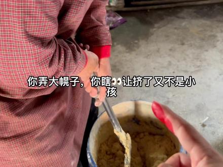 哎,可麻烦了?是不是亲生的?你们说?