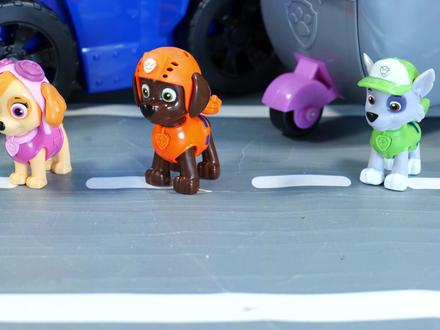 六位汪汪队用配件组装变形背包,战斗力升级 #汪汪队 #玩具 #玩具故事