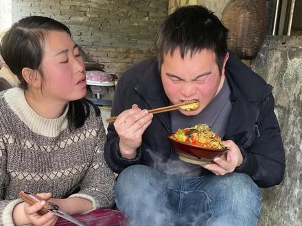 老公在外面干活辛苦了,给他做好吃的,嘎嘎好吃