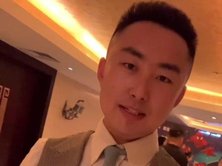 在山西的晋北地区大同一直流传着这样一个习俗,就是要给12周岁孩子过生日这天开启长命百岁锁,俗称“圆锁”意味着长大了,告别童年,告别稚嫩的自己,开启如诗如画的少年时代,告别脆弱,多一份发奋图强,开启人生新的篇章,其实,这个长命百岁锁就是孩子出生100天家里长辈给买的那个金锁银锁都可以,也没有必要去租,有没有钥匙都行,现场就是一个仪式,希望对各位父母有所帮助,#生日快乐 #12周岁生日快乐 #圆锁 #主持人的日常