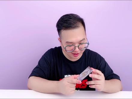 咔哥自制白银XR卡!带七彩炫光的奥特曼卡片!快动起手来吧!#奥特曼卡片 #奥特曼卡牌 #自制卡牌