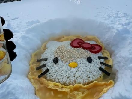 被困寒冷的雪山🏔️!饿了三天.你会选择哪个食物压缩球? #ai创作浪潮计划 #极度舒适 #雪山 #asmr#美食