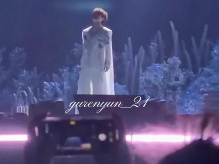 hello让我们直击茉莉奶白现场#日常唠嗑 #梓渝 #cp #抽象 #演唱会