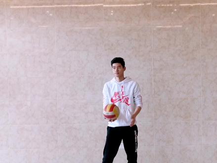 #中考体育 排球自垫球动作要领和练习方法