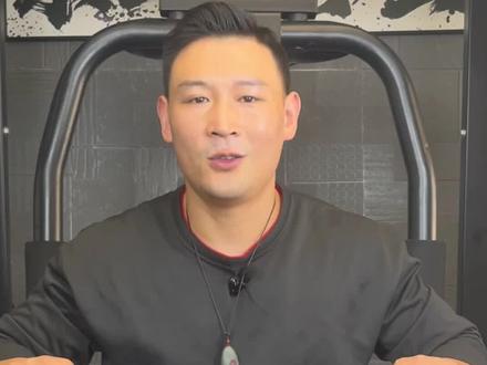 女性卧推20公斤属于什么水平?#健身小白必看经验 #健身新掌门