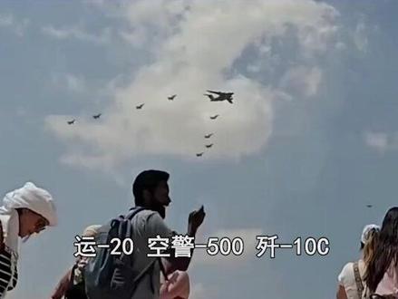 中国战机飞过金字塔,世界两大文明古国,在历史的空中相遇 #抖音热评 #运20