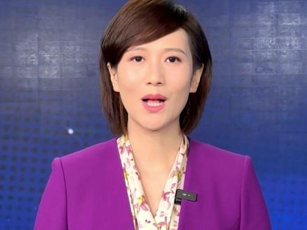 中国空间站,将迎来首位中国香港航天员。神舟二十三号载人飞船,瞄准24日23时08分发射,乘组由朱杨柱、张志远、黎家盈组成。其中,引人关注的黎家盈来自中国香港,是中国载人航天工程面向港澳地区选拔出的我国首位女性载荷专家,也是中国官宣的第4位女航天员。黎家盈是香港大学计算机博士,入选前是香港特别行政区政府警务处警司,也是3个孩子的妈妈。2024年8月入队,先后完成了8大类200余项训练科目,累计1700多个学时,以优秀成绩通过了飞行资格评定。黎家盈说,要做好港澳和祖国航天的桥梁,把香港人融入到国家航天事业的发展当中。星空浩瀚,逐梦远航,紫荆花绚丽绽放。为航天员点赞,为中国航天点赞!#神舟二十三号#航天员#香港 #黎家盈