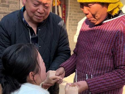 刘子姐工厂开业爸爸妈妈不舍得吃不舍得穿把辛辛苦苦存下的29W全部积蓄全部拿给女儿开业#刘子姐#工厂开业