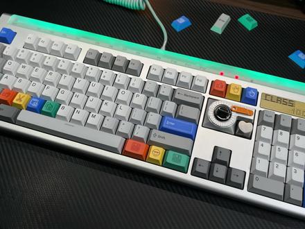 来自mm studio复古系新品class100;做工精良,套件素质优异,可玩性高#客制化键盘 #机械键盘 #桌搭 #外设