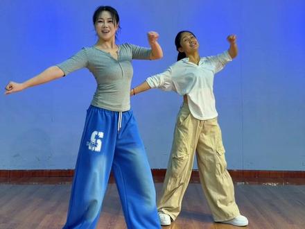 玉芬啊玉芬~你让彪哥好伤心#玉芬啊玉芬你让彪哥好伤心 #一学就会系列 #洗脑神曲 #跟你的姐妹一起拍