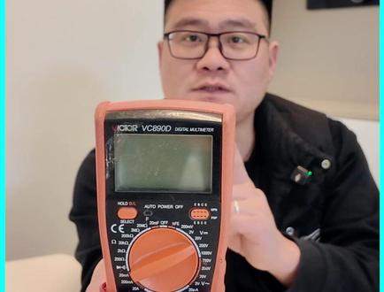 万用表使用入门教学视频,万用表怎么用? #万用表 #实用小技巧 #青年大学习