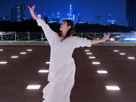 在中国我们不说想你了 我们说 “天气预报说会降温 你记得加衣服”
#不是因为寂寞才想你 #双人舞 #抖音热门舞蹈计划 #氛围感 #不是因为寂寞才想你翻唱
原创@橘子的菊🍎 @羊咩咩.🐑