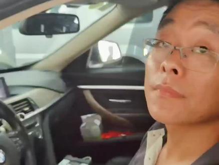 宝马3GT倒车影像故障,看我们宋师傅神操作,靠什么让它起si回生?#襄阳宝汇宝马专修 #神操作#襄阳宝马专修