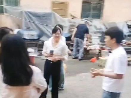 苏潇潇背小犇犇了