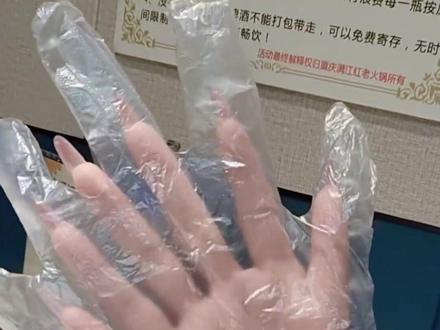 12月8日 安徽宿州。现实版“六指琴魔”来了,安徽一女子天生有12根手指,“抓东西更稳 考驾照一次性通过”。#六指琴魔来啦 #六根手指会遗传吗 #天生六指