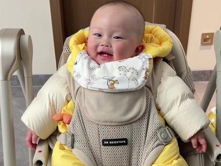 当我用豆包看娃时#豆包 #家有萌宝 #记录宝宝成长#贝易腰凳