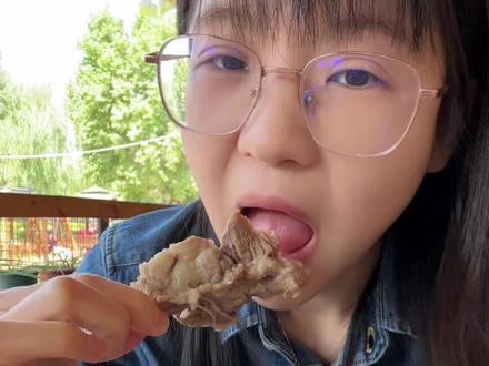 在农家小院爽吃一大锅牛羊肉和农家大包子‼️ #美食主播 #女生日常饮食 #吃播小姐姐 #吃播的日常 #吃饭的时候不谈减肥