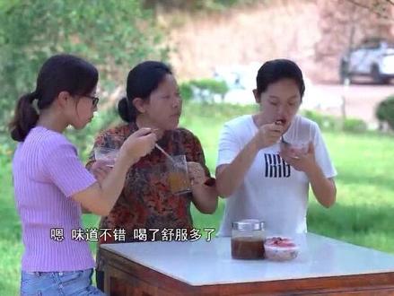 “#潘姥姥”的儿子回乡转型创业,拍摄的美景和美食打动了很多粉丝,也吸引了像“远儿”这样的年轻人回乡创业#大山里的远儿 #安徽dou知道
