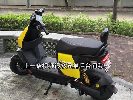 #雅迪g18 #四季星gt3 #深远 #金箭锐速 上一条视频很多兄弟后台问我车牌怎么从挡泥板上移到尾灯架,今天我找到了雅迪g18完美适配的一体车牌支架,来给你们示范一下。首先某多搜索小牛nxt车牌支架,它可以调整角度,并且刚好能够适配雅迪g18尾灯的两颗螺丝距离。车牌的固封我是用热熔胶拔出来的,然后对好位置上好螺丝就OK,很简单,有手就行。还有一体座是某鱼买的,关键词:四季星gt3,一套买也可以,单买坐垫也可以。#人一旦拥有了小电驴